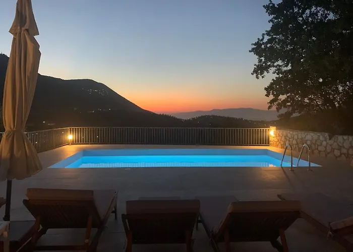 Βίλα Kouvarata Stavros *